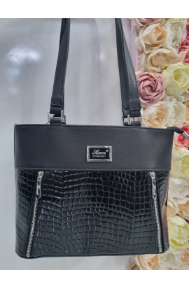 Čierna elegantná kabelka na plece Karen