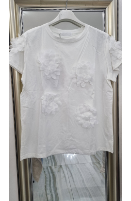 Elegantný biely dámsky top s kvietkom