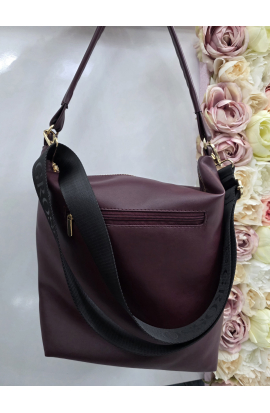 &Scaron;t&yacute;lov&aacute; bordov&aacute; kabelka cez plece Grosso