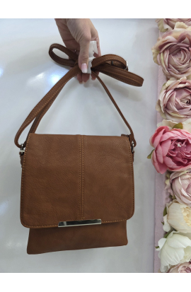 Menšia gaštanová crossbody kabelka