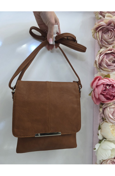 Menšia gaštanová crossbody kabelka